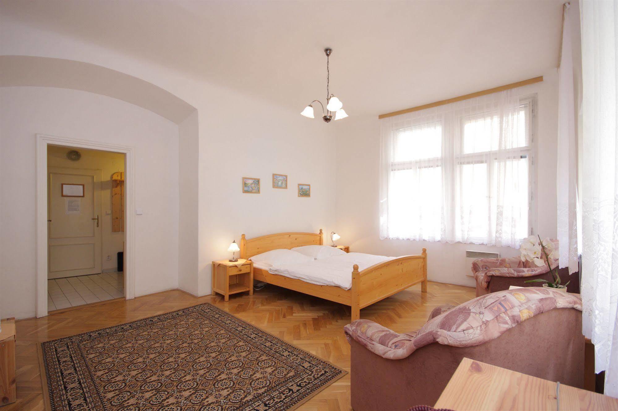 The Green Garland Pension Prague Exterior photo