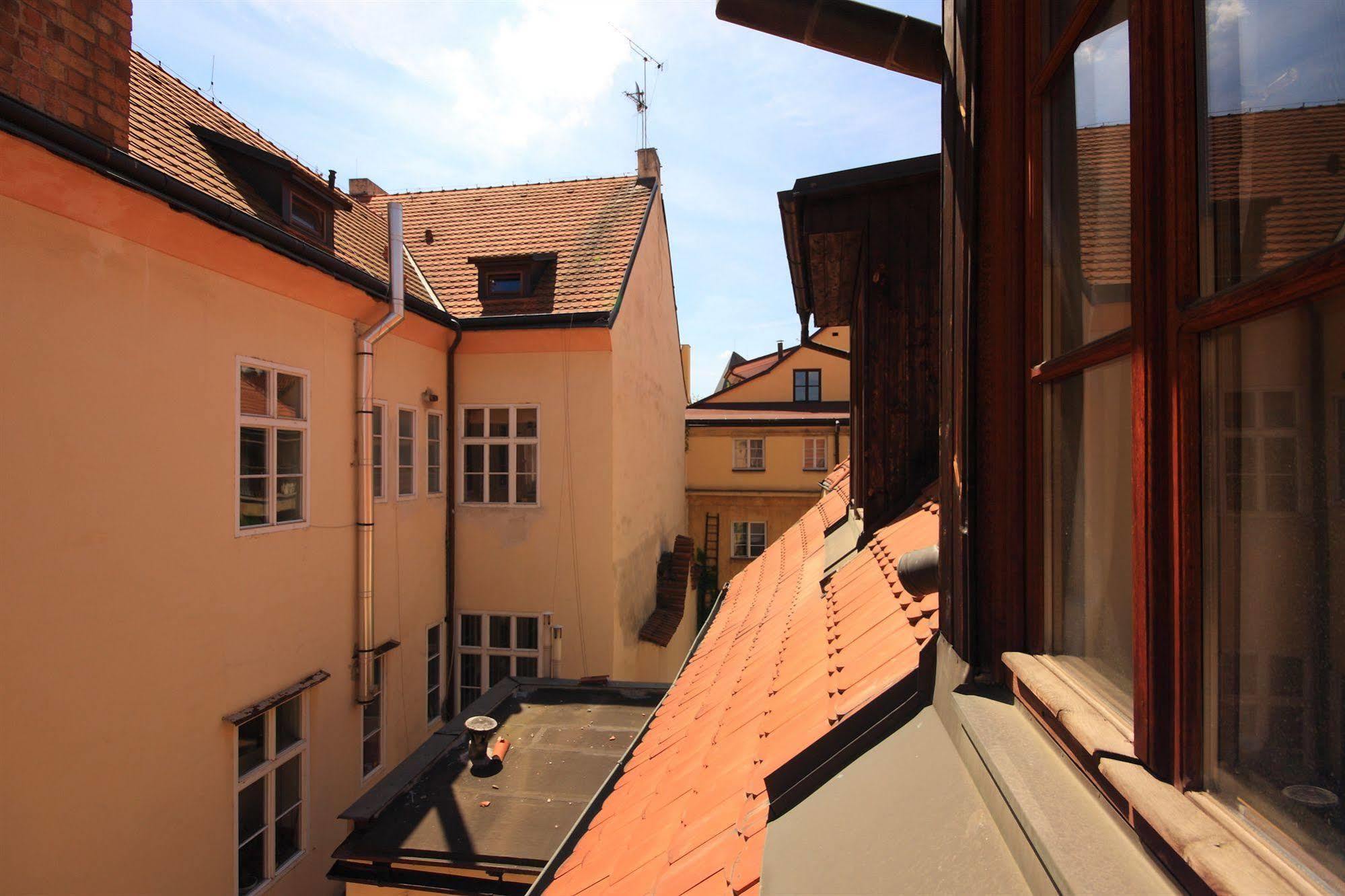 The Green Garland Pension Prague Exterior photo